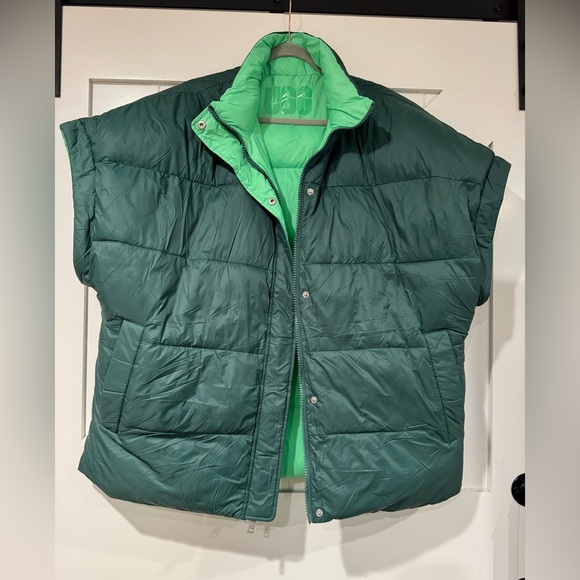 UGG Jackets & Blazers - NWT UGG Sydnee Reversible Quilted Puffer Vest